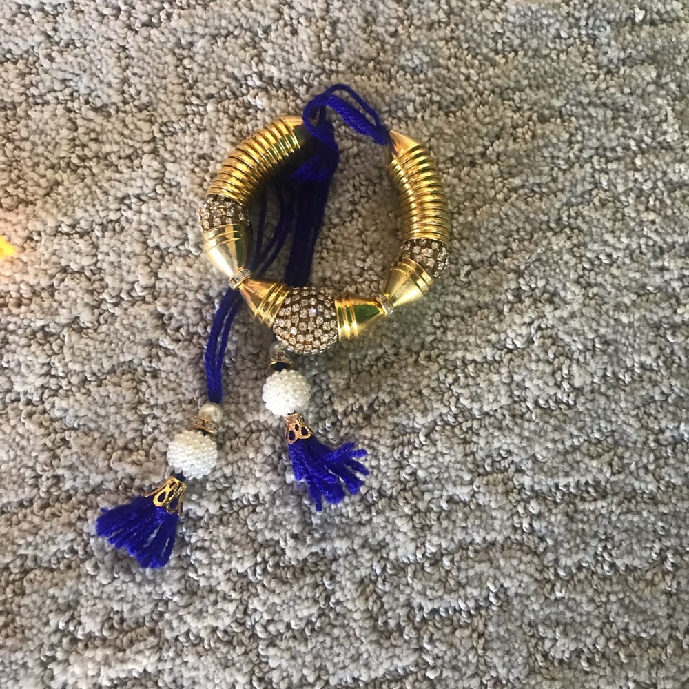Bracelets - Picture 2 of 4
